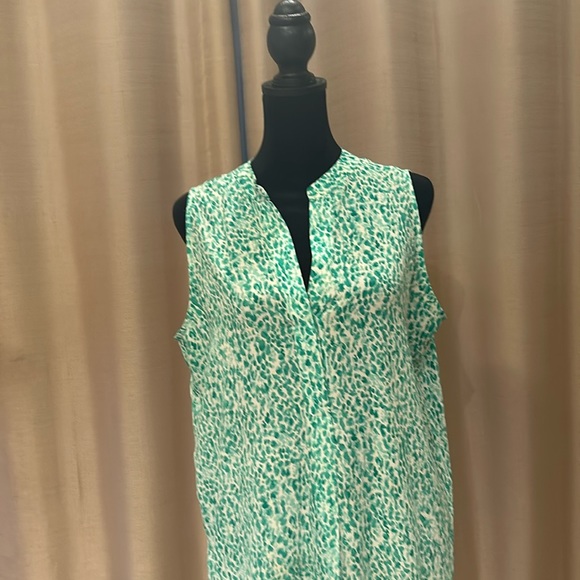 Woman’s Jones & CO Top - Picture 2 of 4